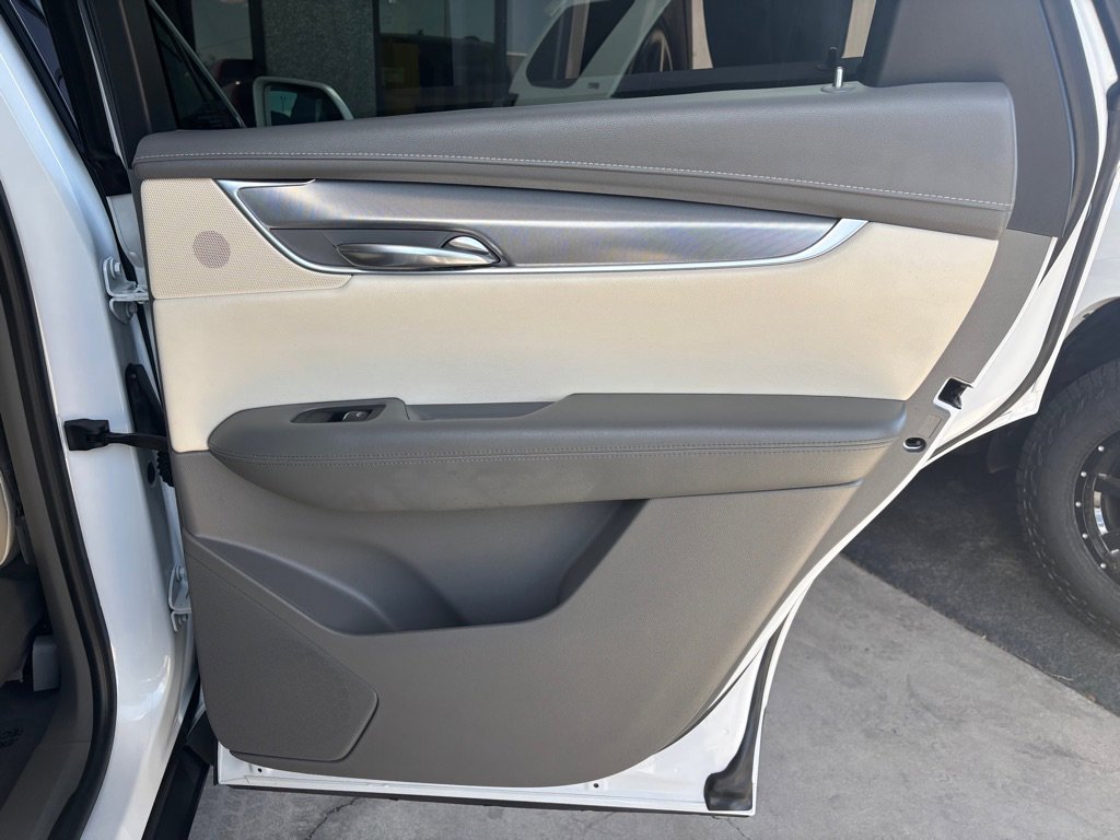 Used 2017 Cadillac XT5 Luxury w/ Driver Awareness Package FWD image 37