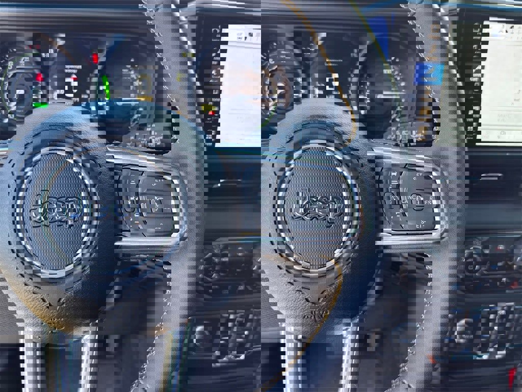 Used 2024 Jeep Wrangler Unlimited Sahara image 27