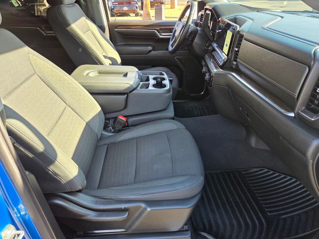 Used 2023 Chevrolet Silverado 1500 LT AWD/4WD image 19