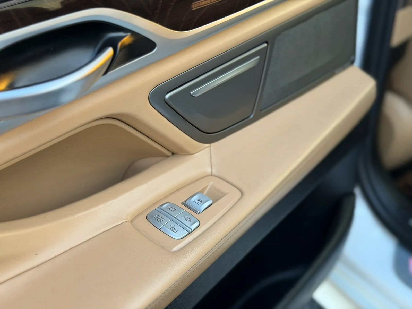 Used 2019 BMW 750i w/ Executive Package RWD image 8