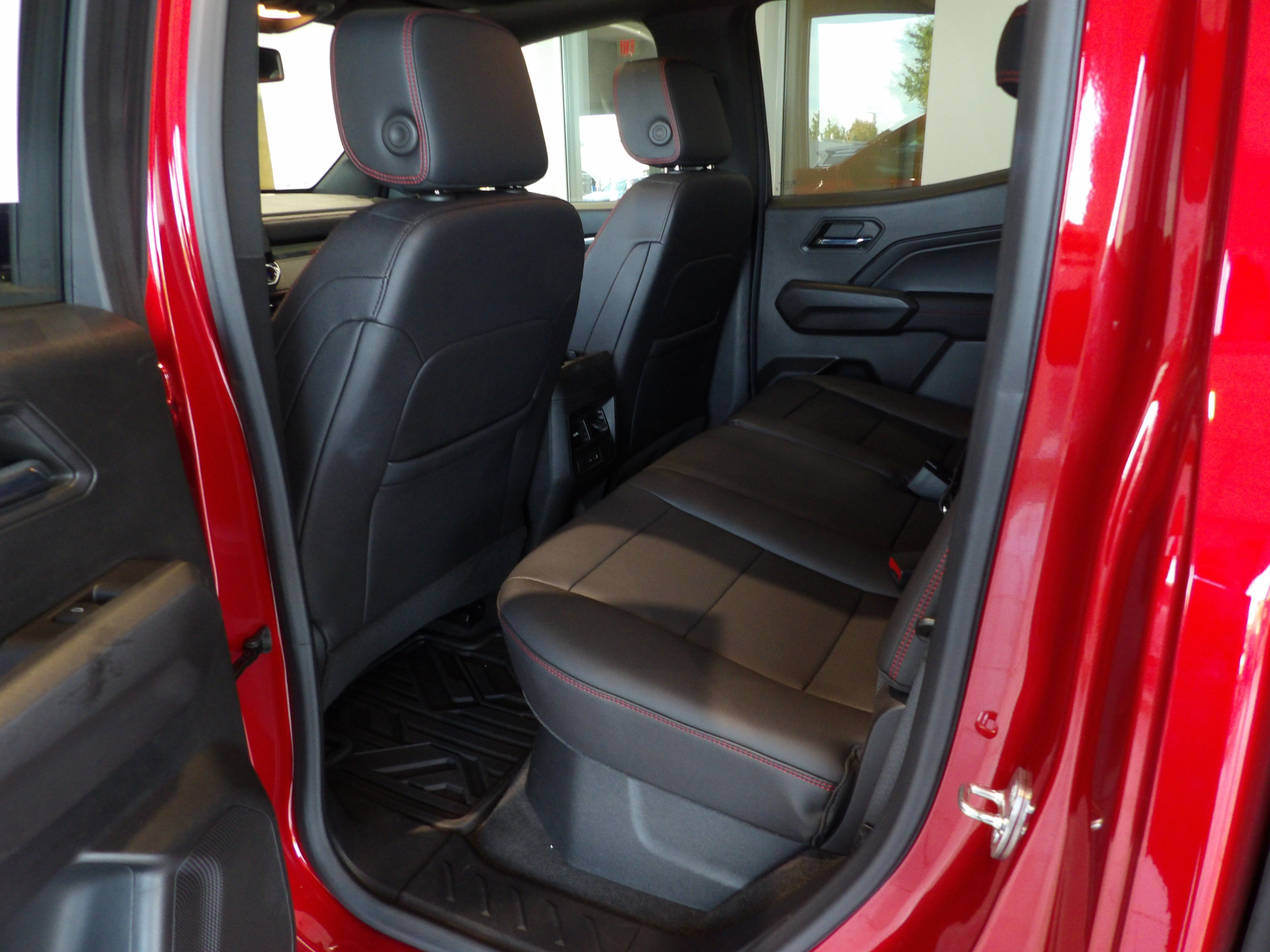 Used 2023 Chevrolet Colorado Z71 w/ Z71 Convenience Package 2 AWD/4WD image 19