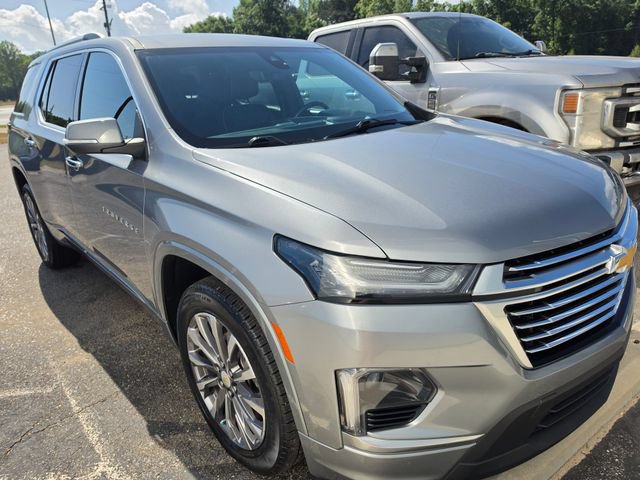 Used 2023 Chevrolet Traverse Premier FWD image 2