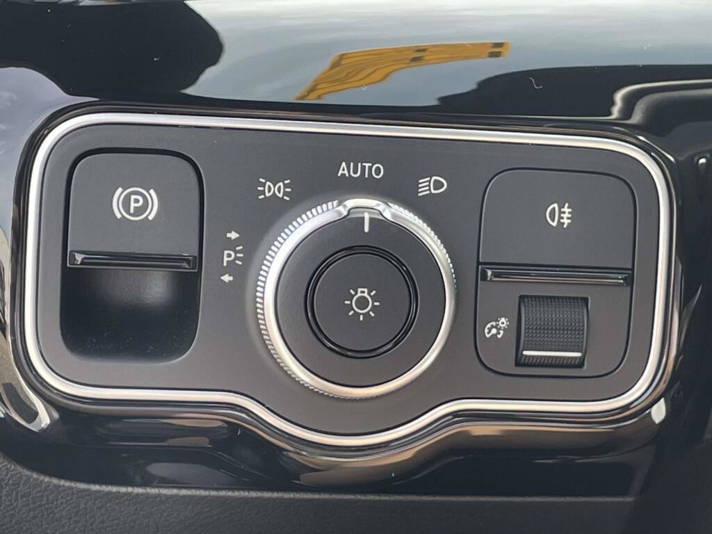Certified 2023 Mercedes-Benz CLA 35 AMG 4MATIC image 32