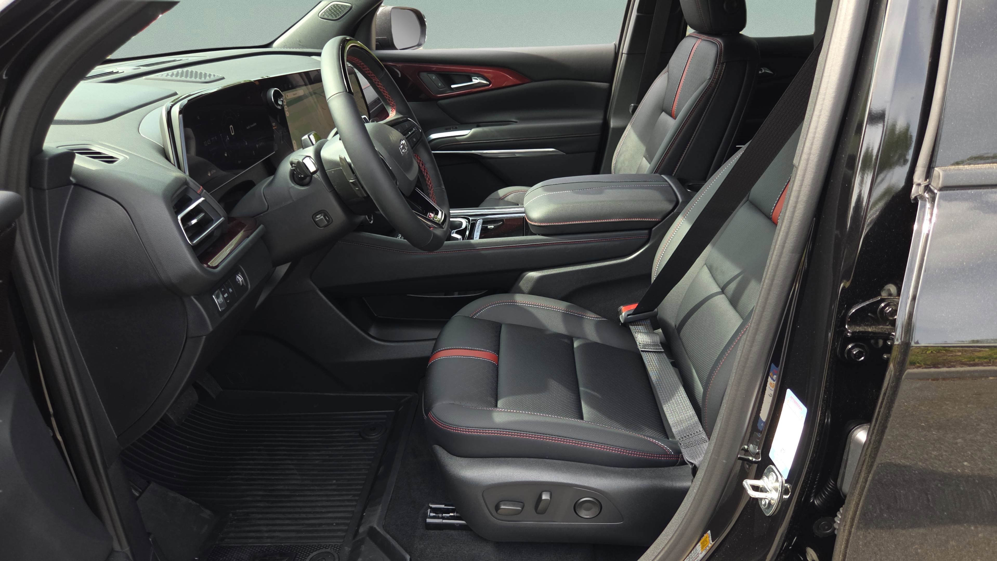 New 2026 Chevrolet Traverse RS w/ LPO, Floor Liner Package FWD image 10