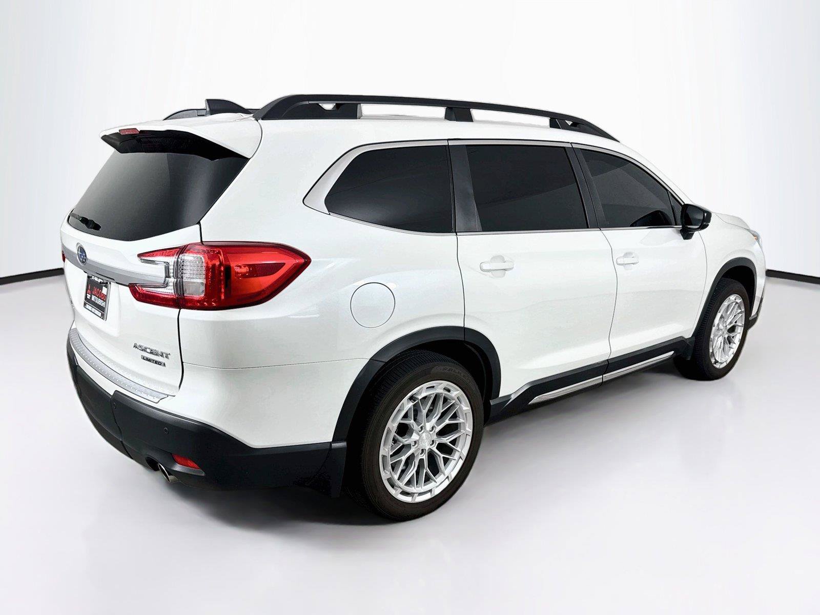 Used 2025 Subaru Ascent Limited AWD/4WD image 5