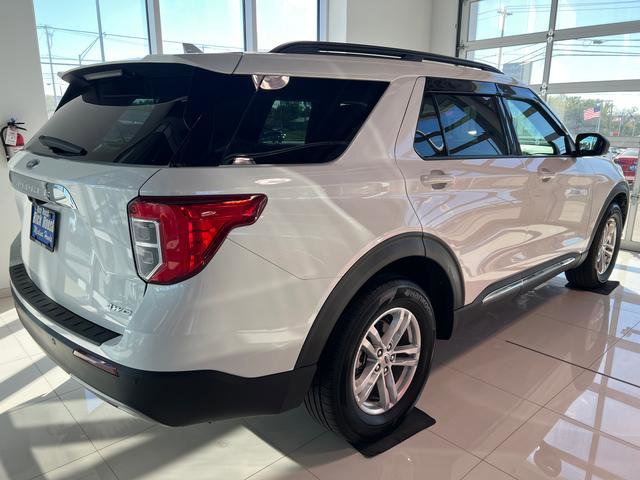 Used 2022 Ford Explorer XLT w/ Equipment Group 202A image 6