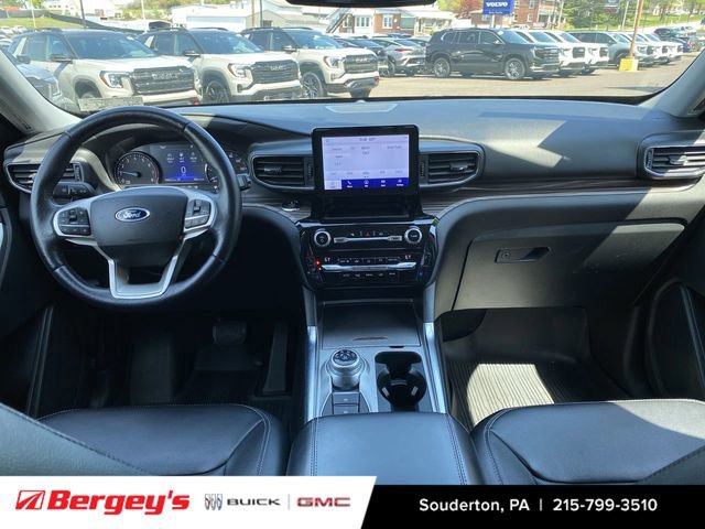 Used 2021 Ford Explorer Limited w/ Equipment Group 301A AWD/4WD image 12