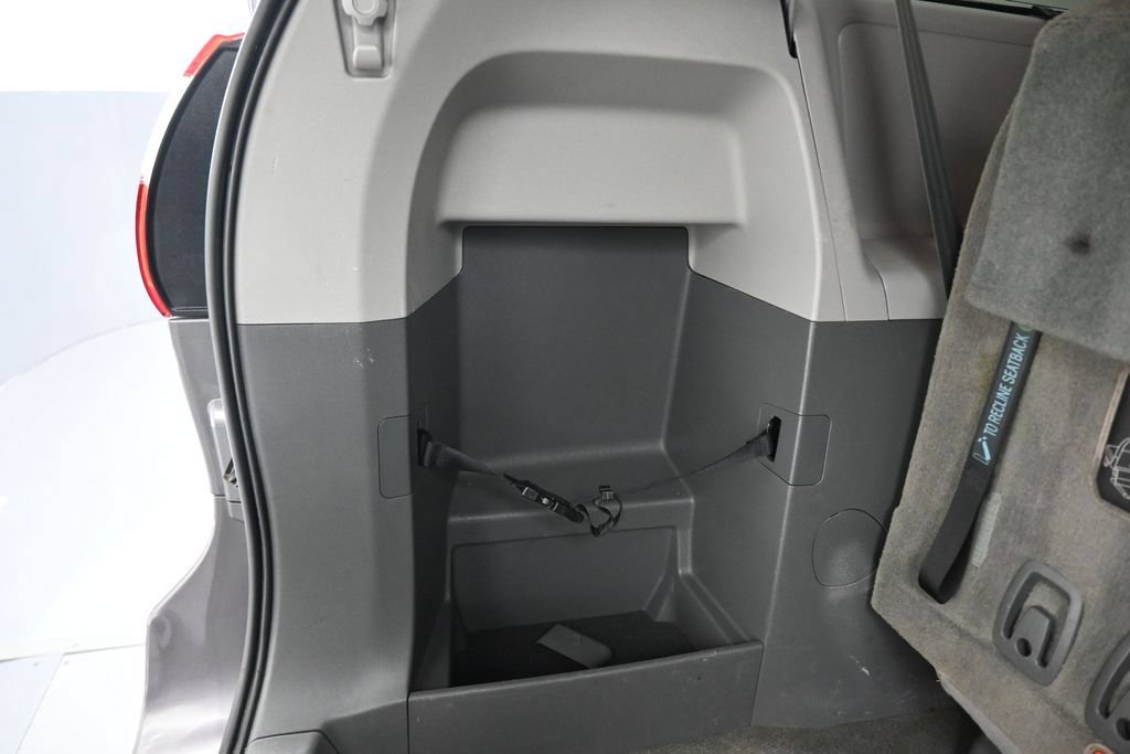 Used 2018 Toyota Sienna LE w/ Carpet Mat Package FWD image 53