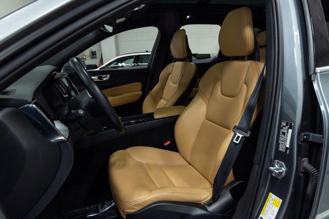 Used 2018 Volvo XC60 T8 Momentum image 22