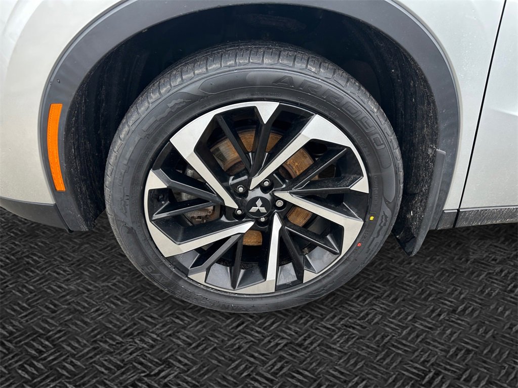 Used 2023 Mitsubishi Outlander SE image 11
