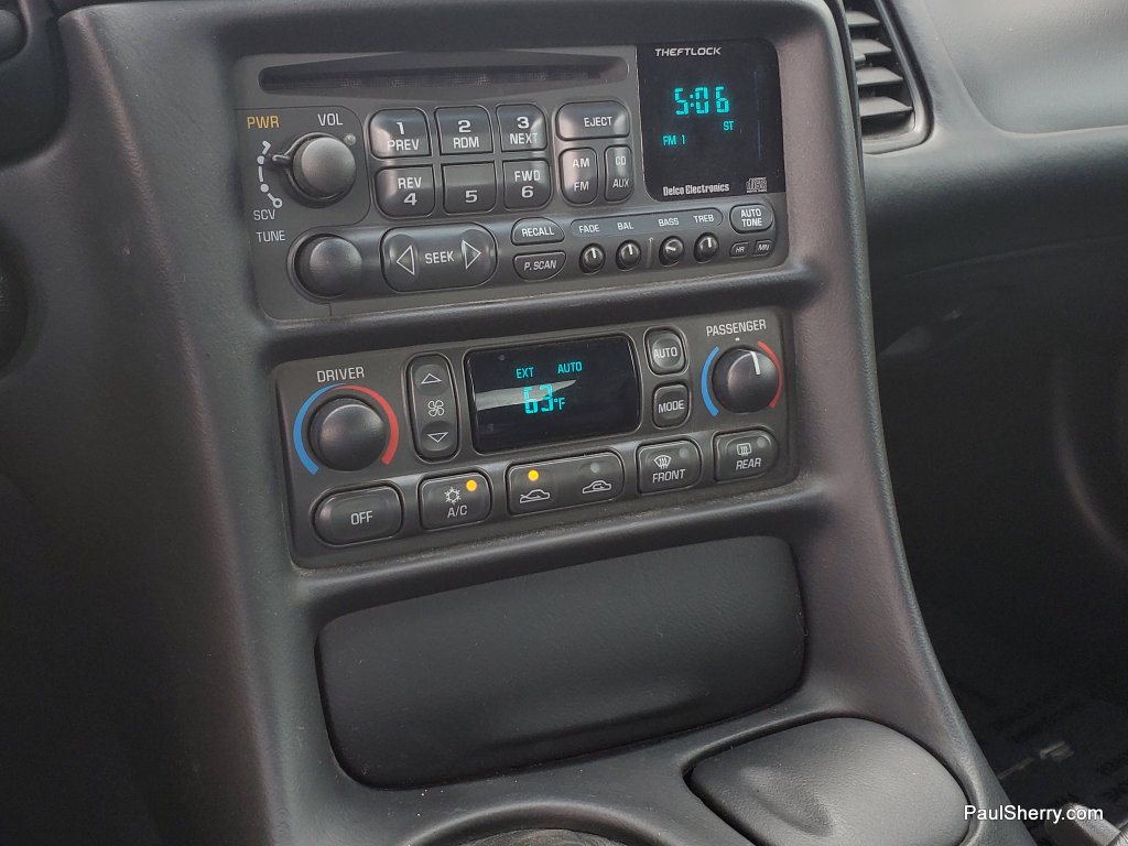 Used 2004 Chevrolet Corvette Coupe RWD image 40