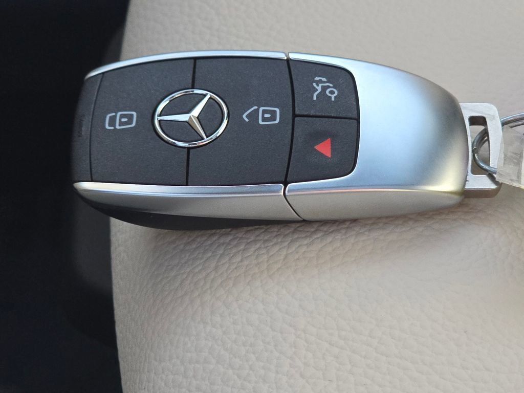 New 2026 Mercedes-Benz GLB 250 4MATIC image 36