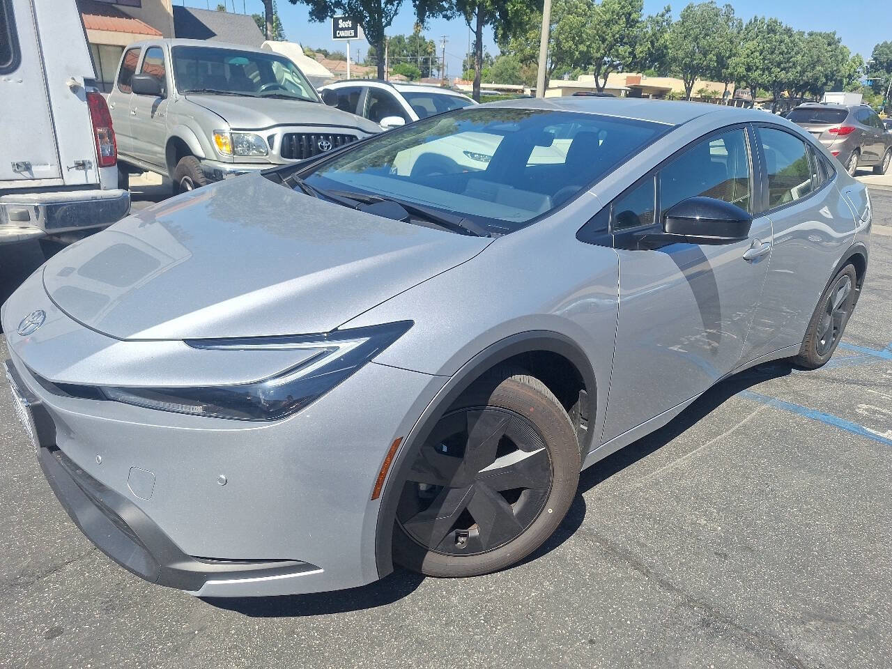 Used 2024 Toyota Prius LE image 1