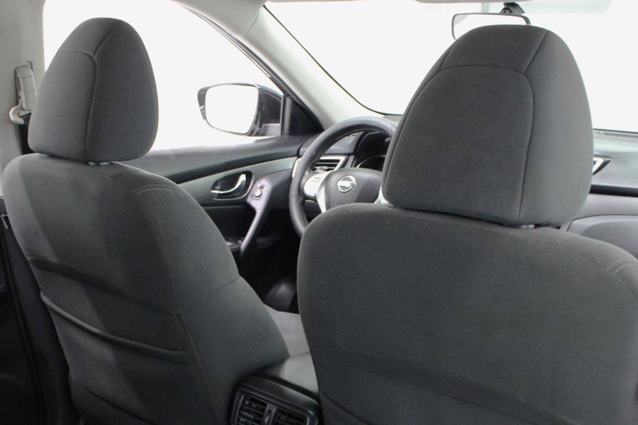 Used 2016 Nissan Rogue SV FWD image 39