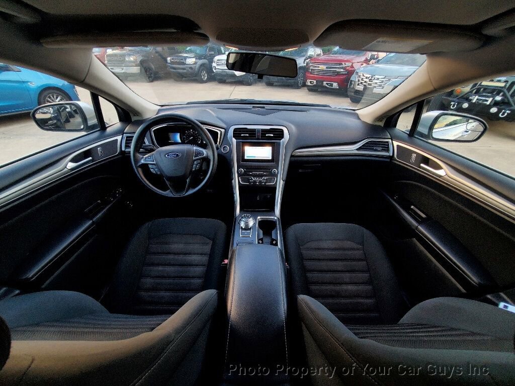 Used 2017 Ford Fusion SE image 26