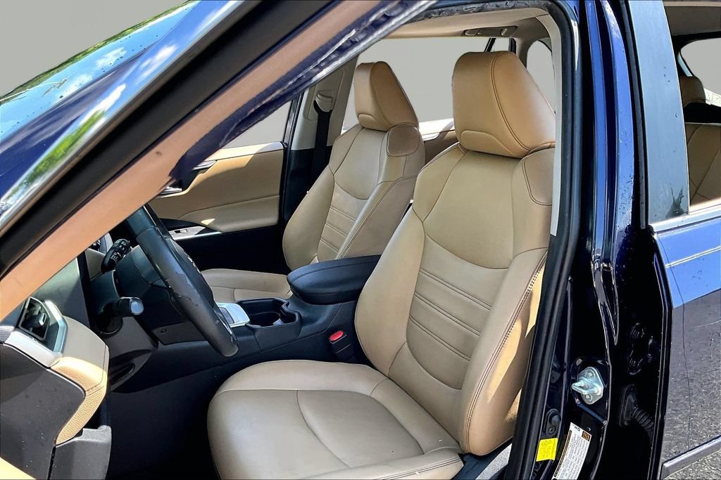 Used 2020 Toyota RAV4 XLE Premium AWD/4WD image 18