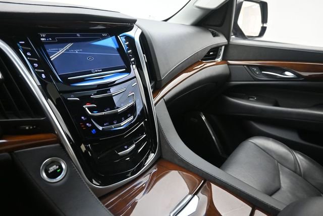 Used 2019 Cadillac Escalade Premium Luxury w/ Escalade Sport Edition AWD/4WD image 32