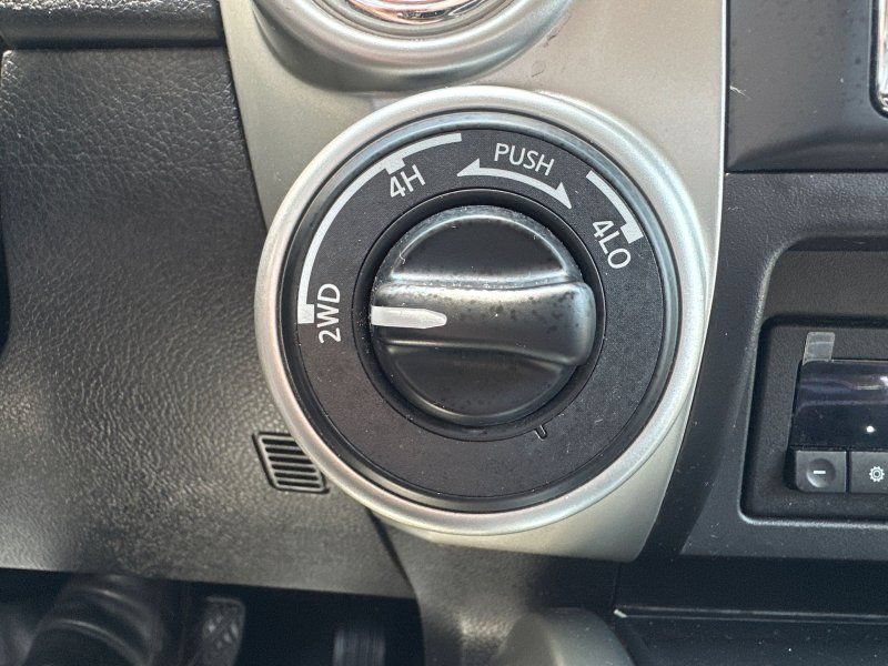 Used 2018 Nissan Titan PRO-4X w/ Pro-4x Convenience Package AWD/4WD image 25