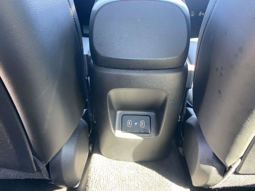 Used 2025 Hyundai Elantra Limited FWD image 9