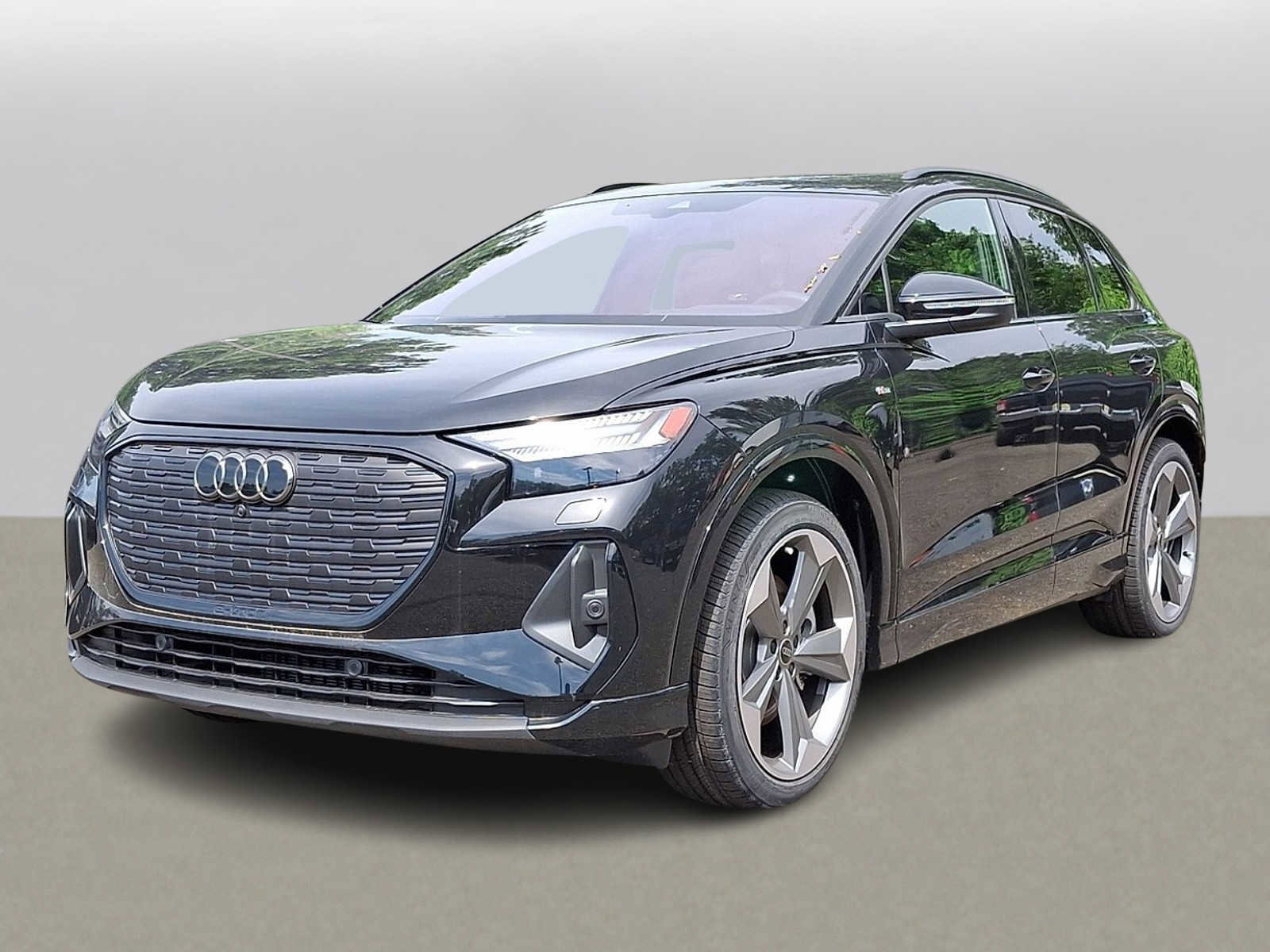 New 2025 Audi Q4 e-tron Prestige image 1