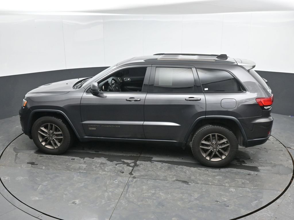 Used 2016 Jeep Grand Cherokee Laredo 75th Anniversary image 27