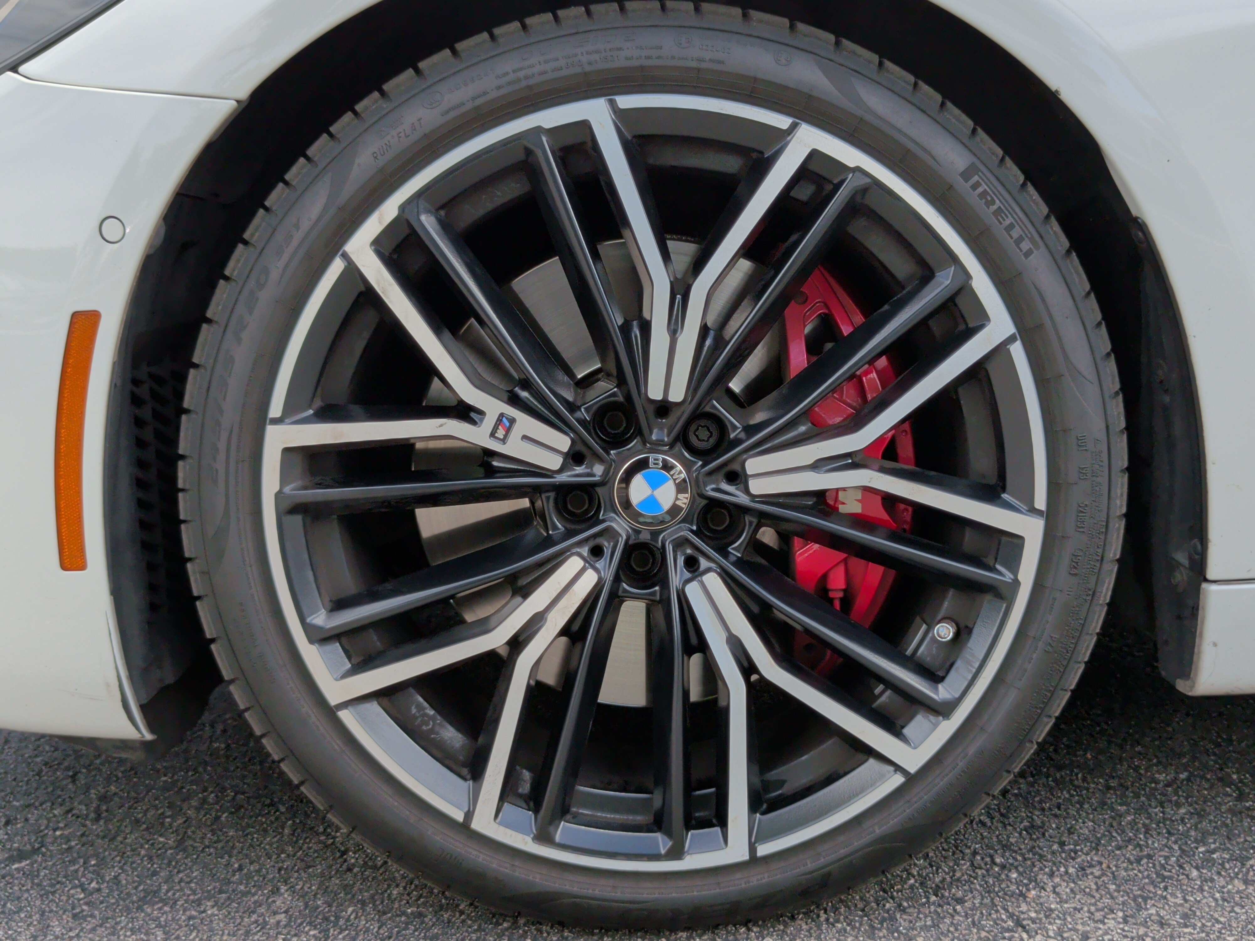 Used 2022 BMW M550i xDrive w/ Dynamic Handling Package AWD/4WD image 14