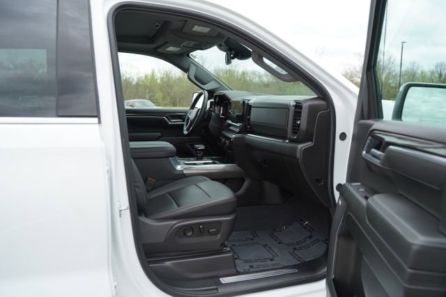 Used 2025 Chevrolet Silverado 1500 LTZ w/ LTZ Premium Package image 21