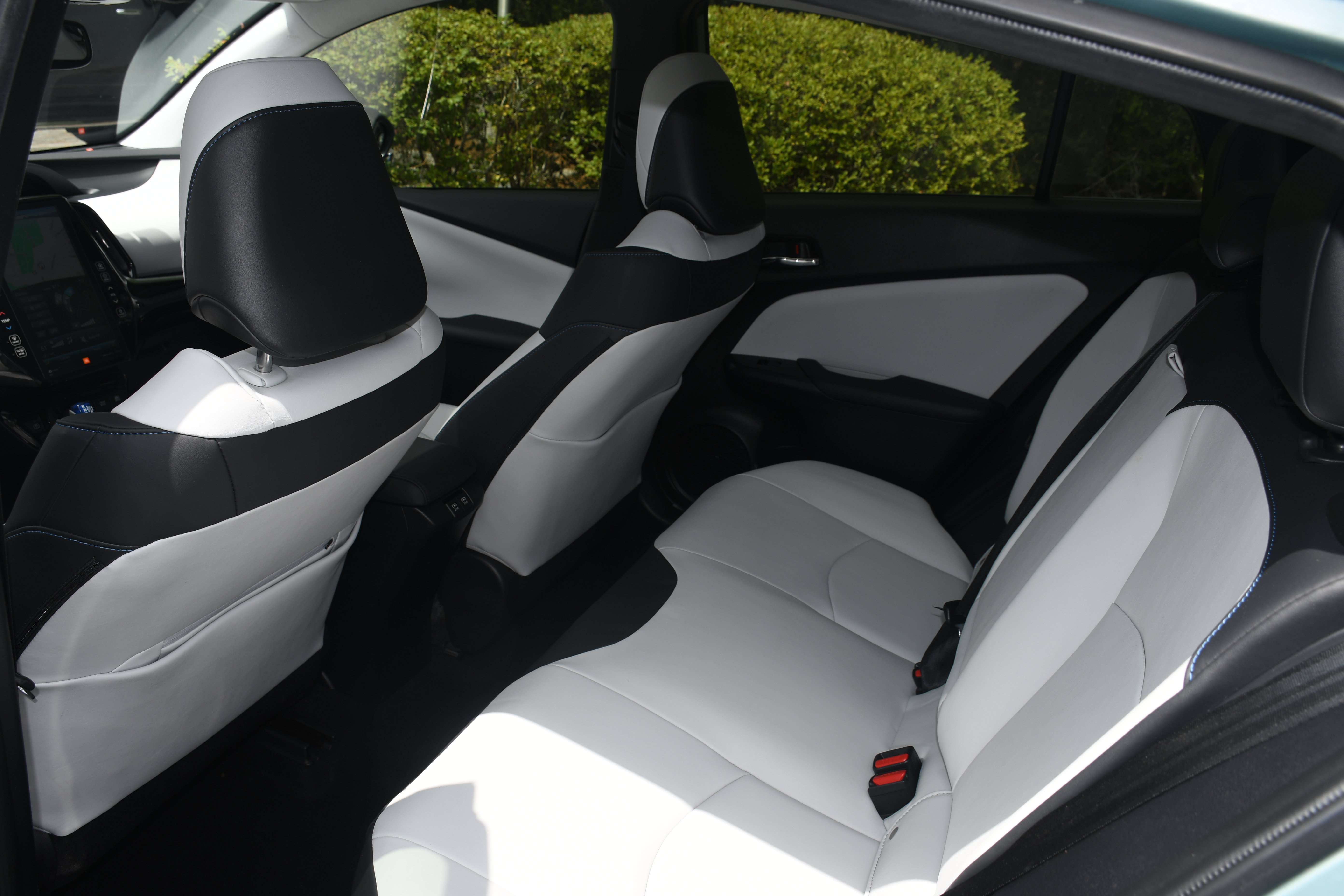 Certified 2022 Toyota Prius Limited w/ Premium Convenience Package FWD image 16