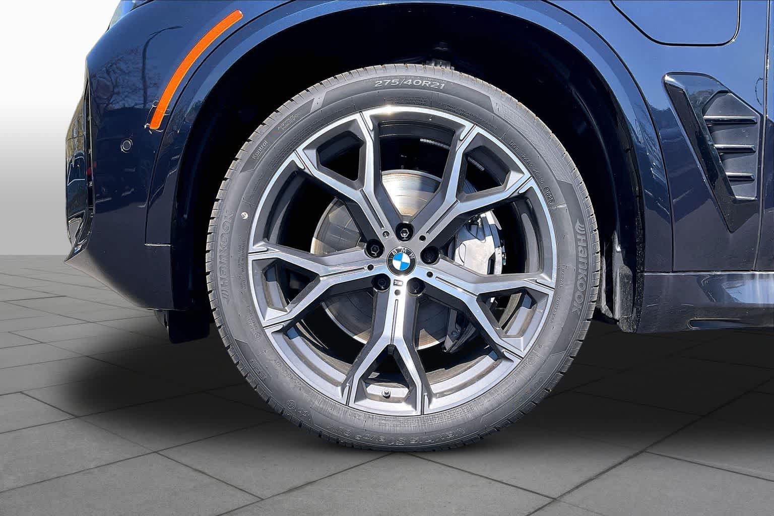 Used 2026 BMW X5 xDrive50e w/ M Sport Package AWD/4WD image 11