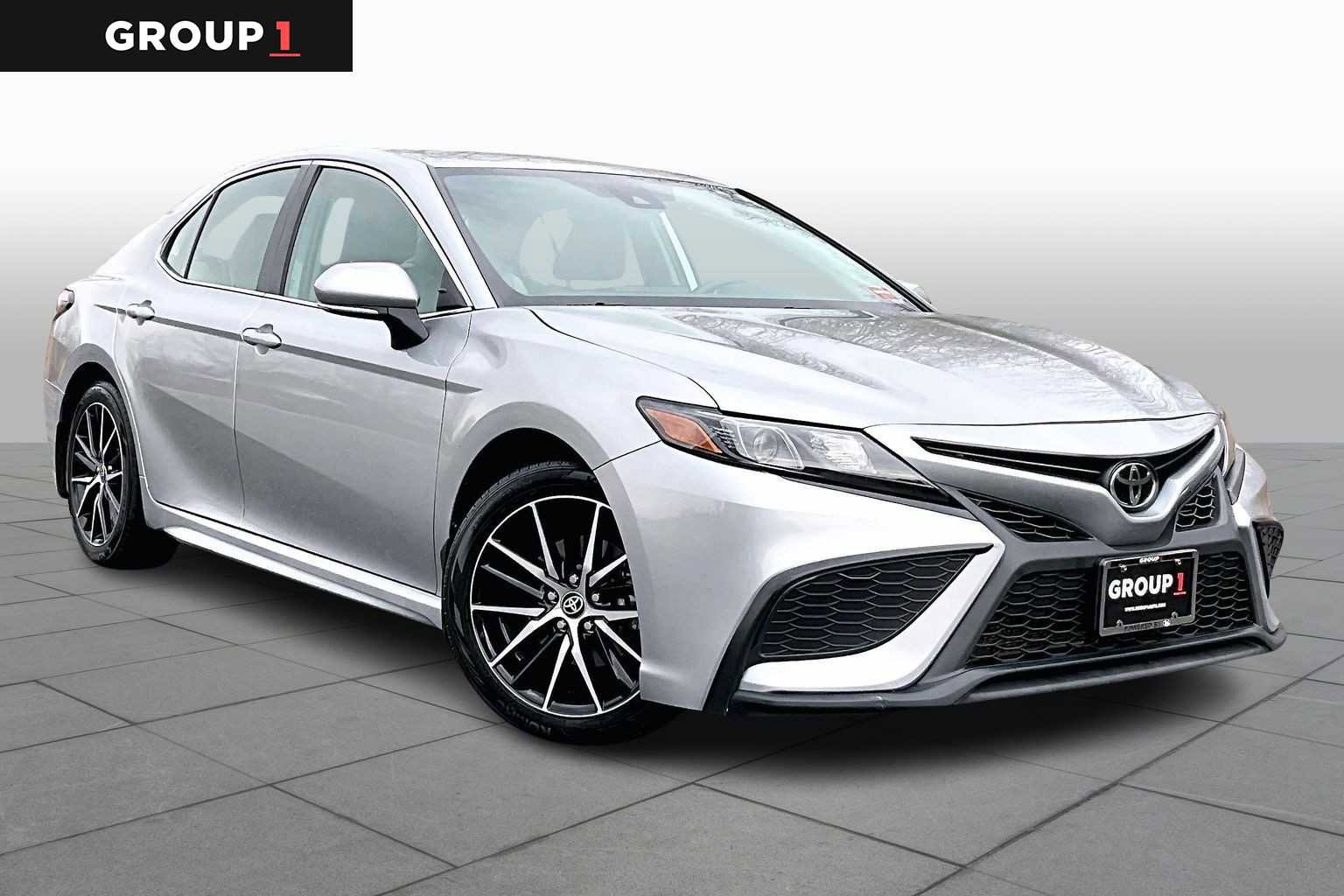 Used 2024 Toyota Camry SE AWD/4WD image 3