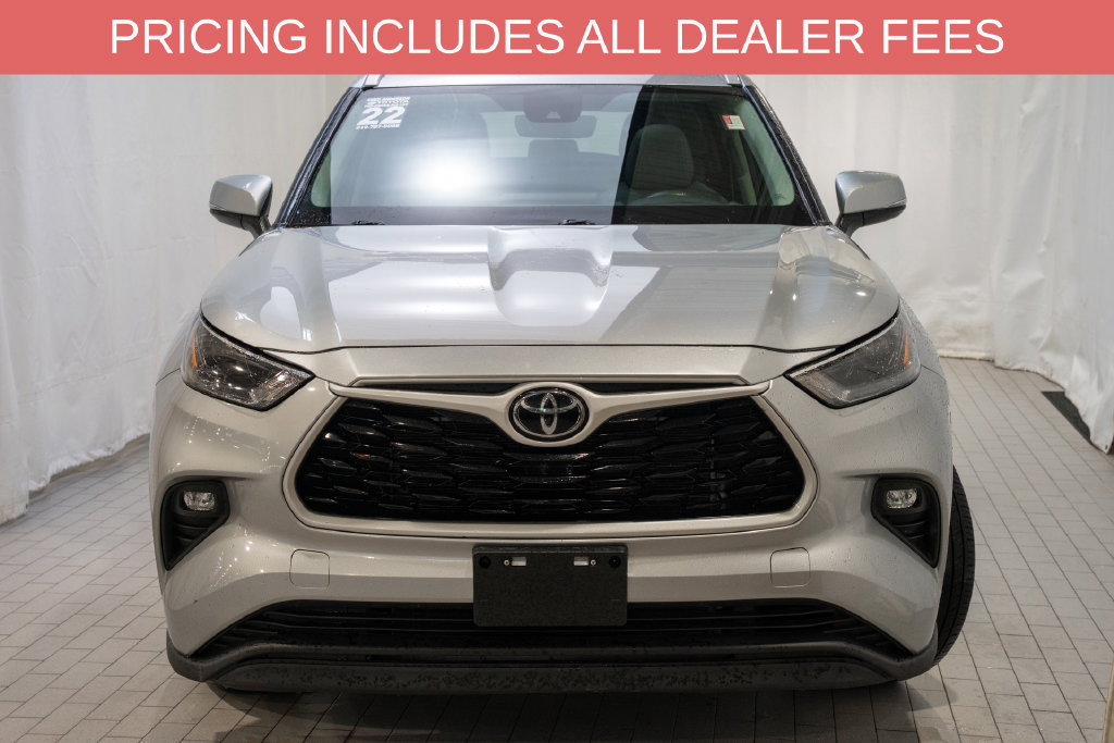 Used 2022 Toyota Highlander XLE AWD/4WD image 2