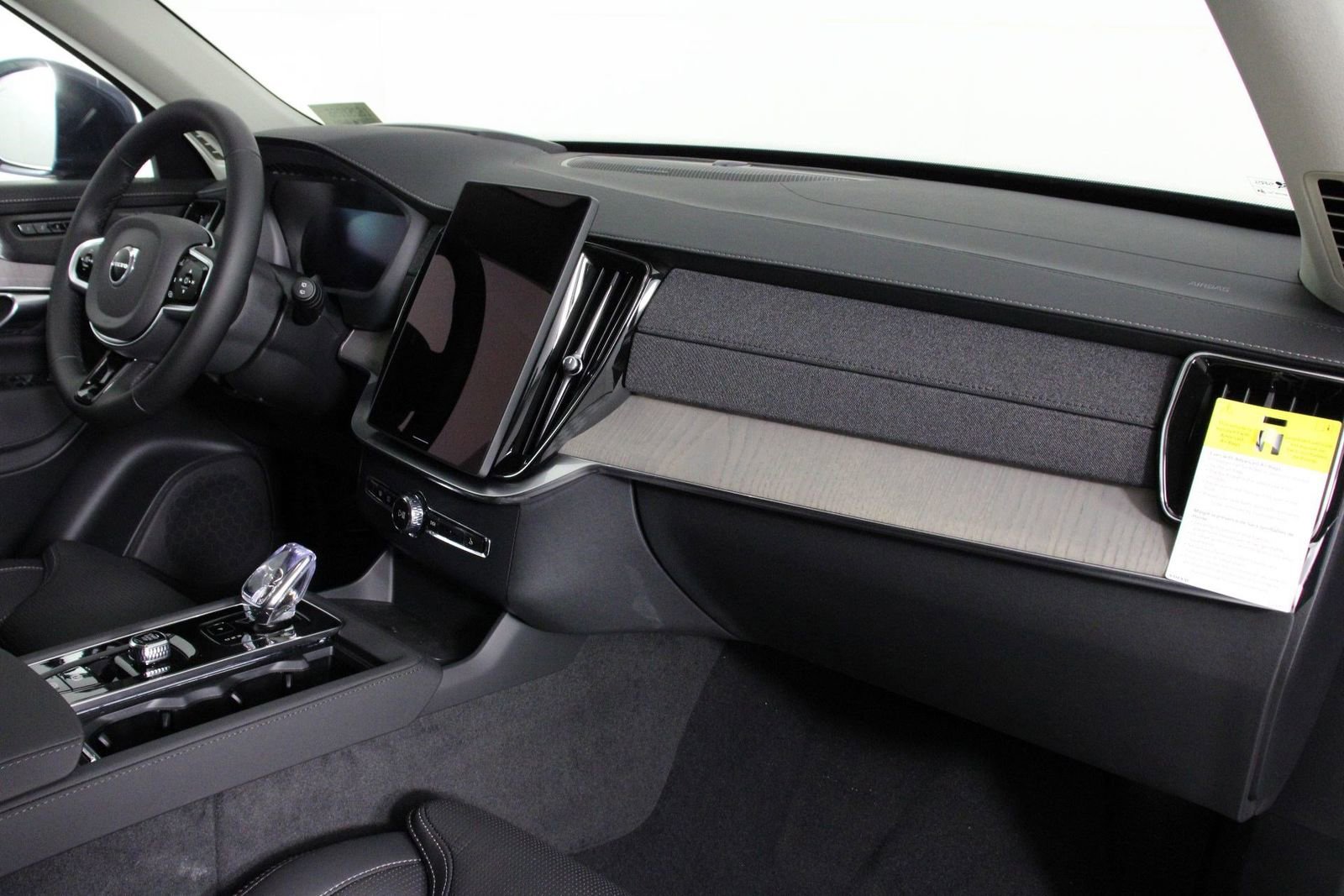 New 2025 Volvo XC90 B6 Ultra image 9