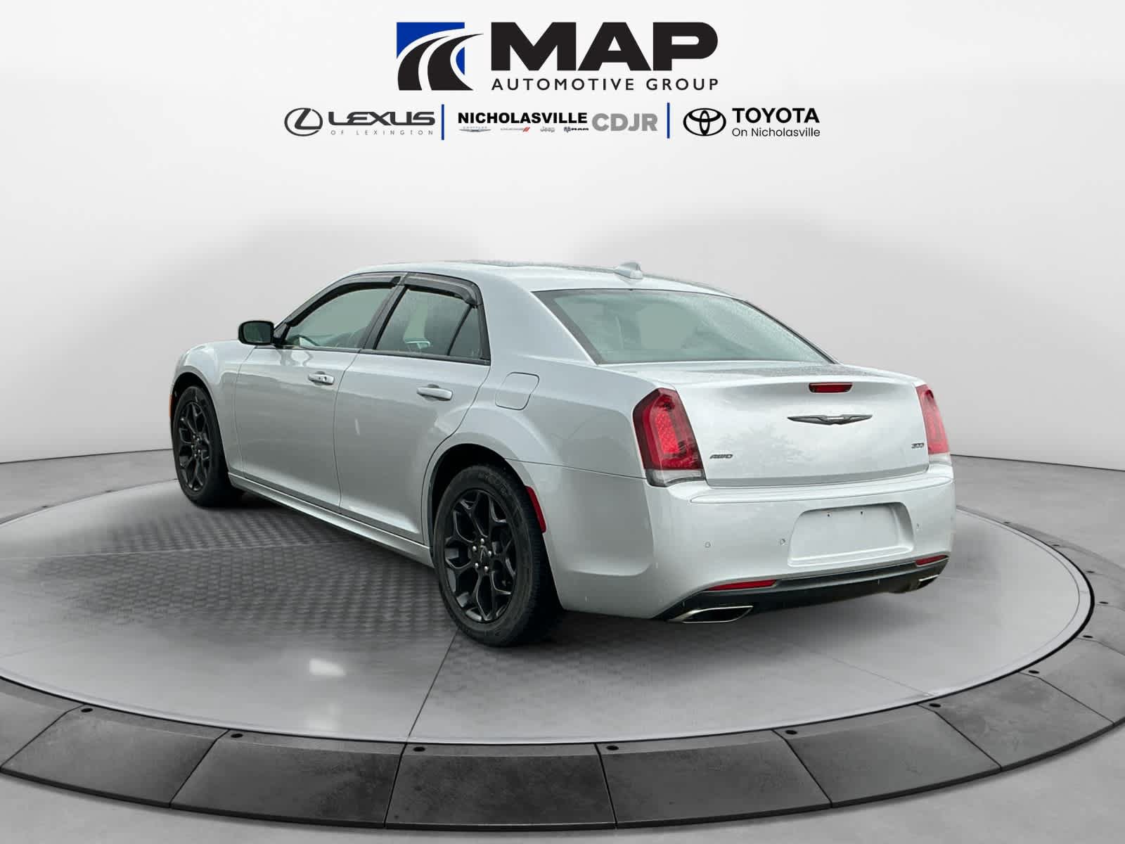Used 2021 Chrysler 300 Touring L w/ Popular Equipment Group AWD/4WD image 3