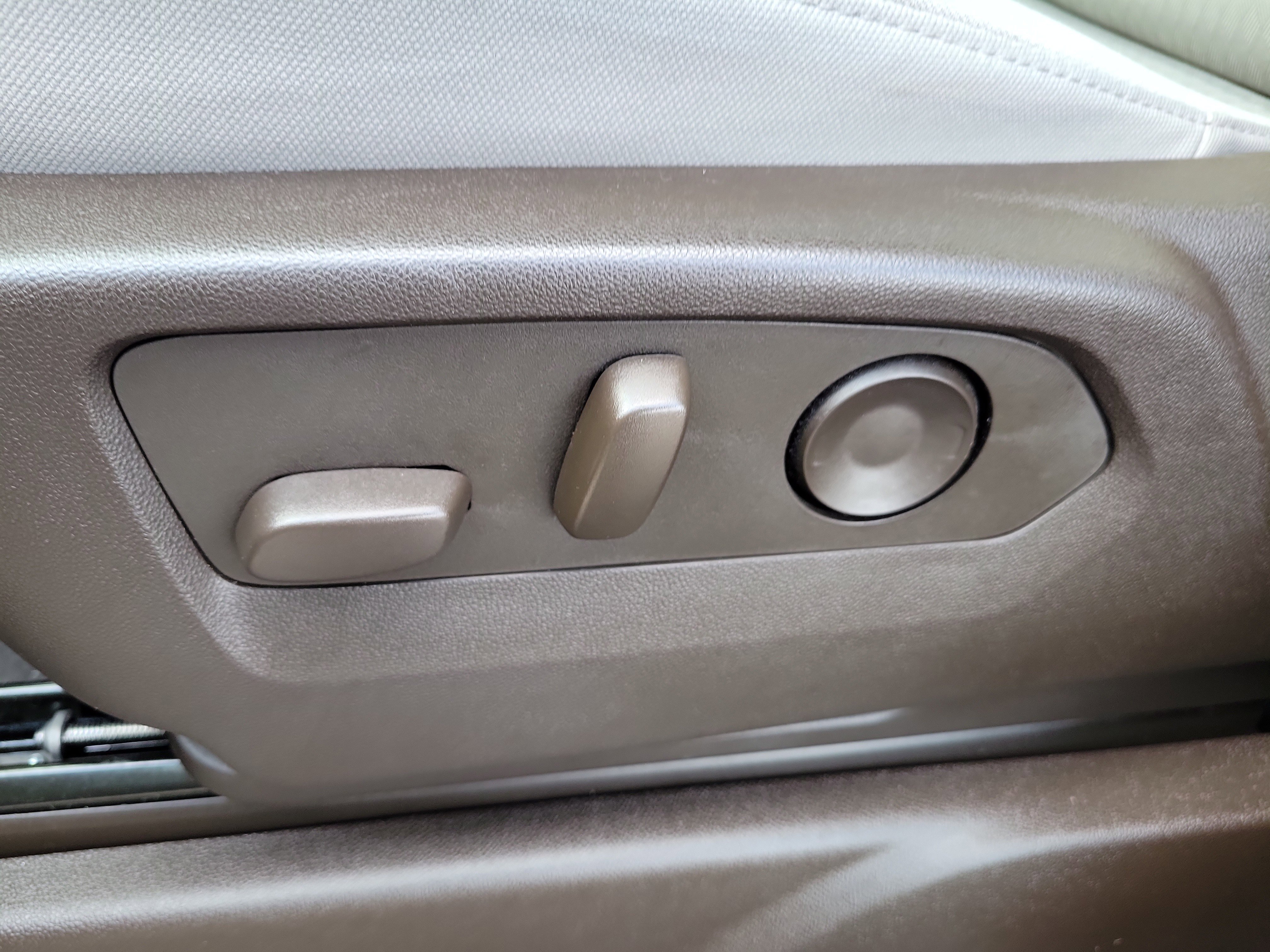 Used 2023 GMC Yukon SLE image 16