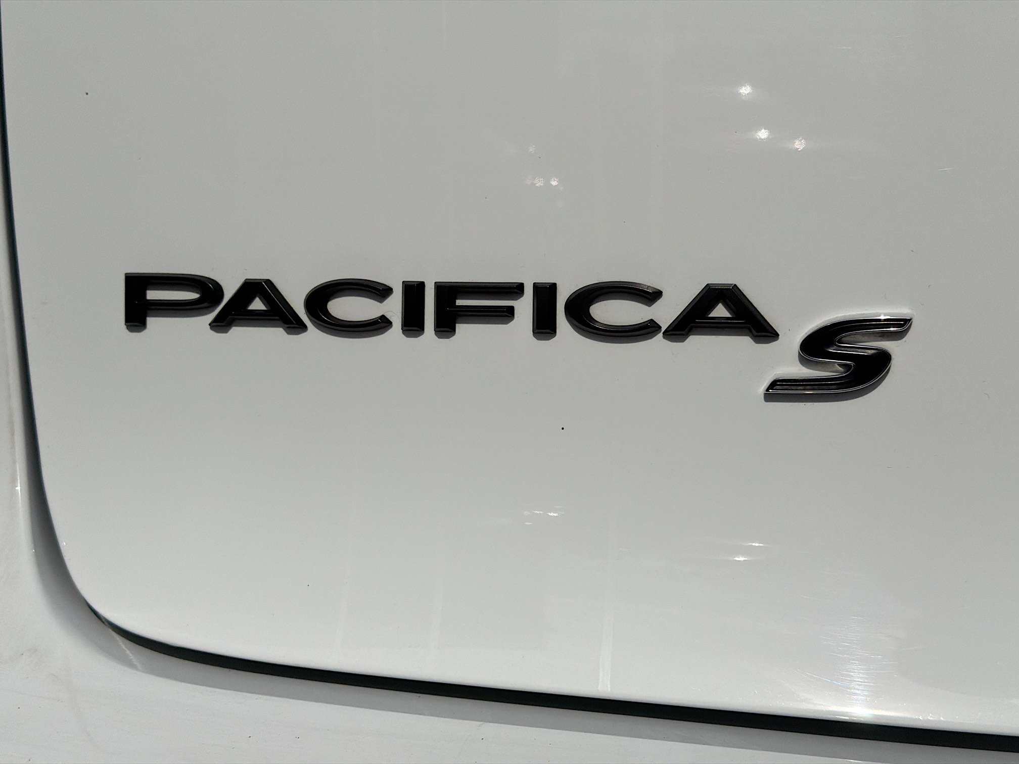 Used 2024 Chrysler Pacifica Limited image 11