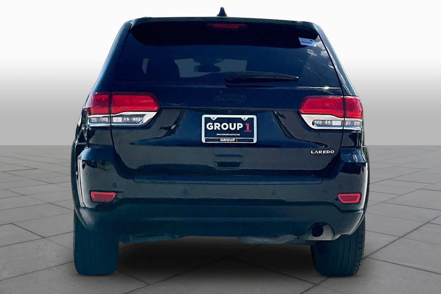 Used 2018 Jeep Grand Cherokee Laredo RWD image 5