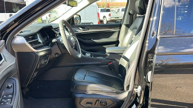 Used 2023 Jeep Grand Cherokee 30th Anniversary image 9