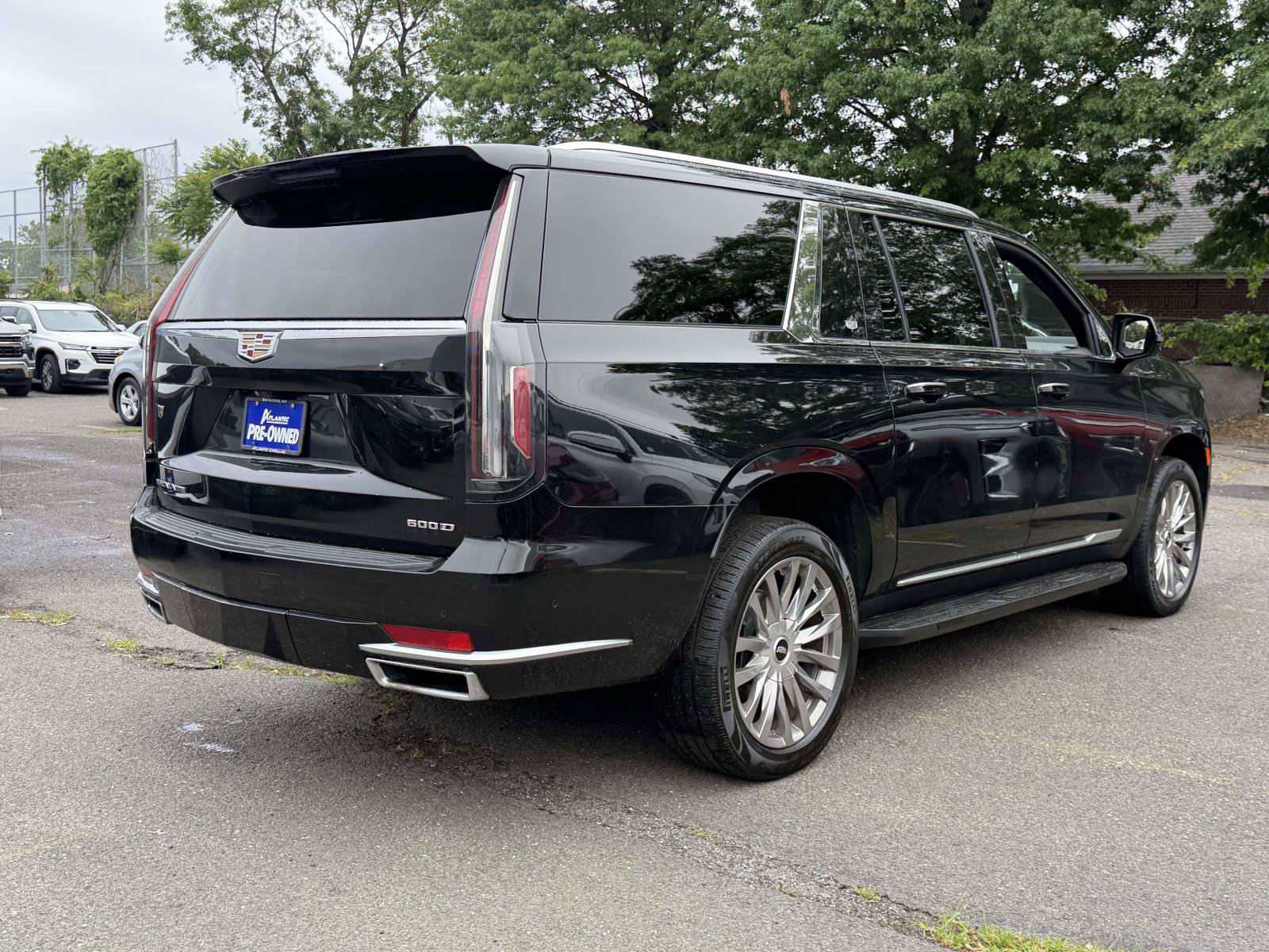 Used 2022 Cadillac Escalade ESV Premium Luxury AWD/4WD image 5