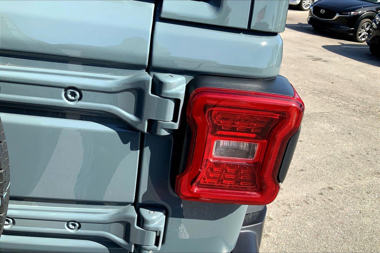 Used 2024 Jeep Wrangler Unlimited Sahara AWD/4WD image 24