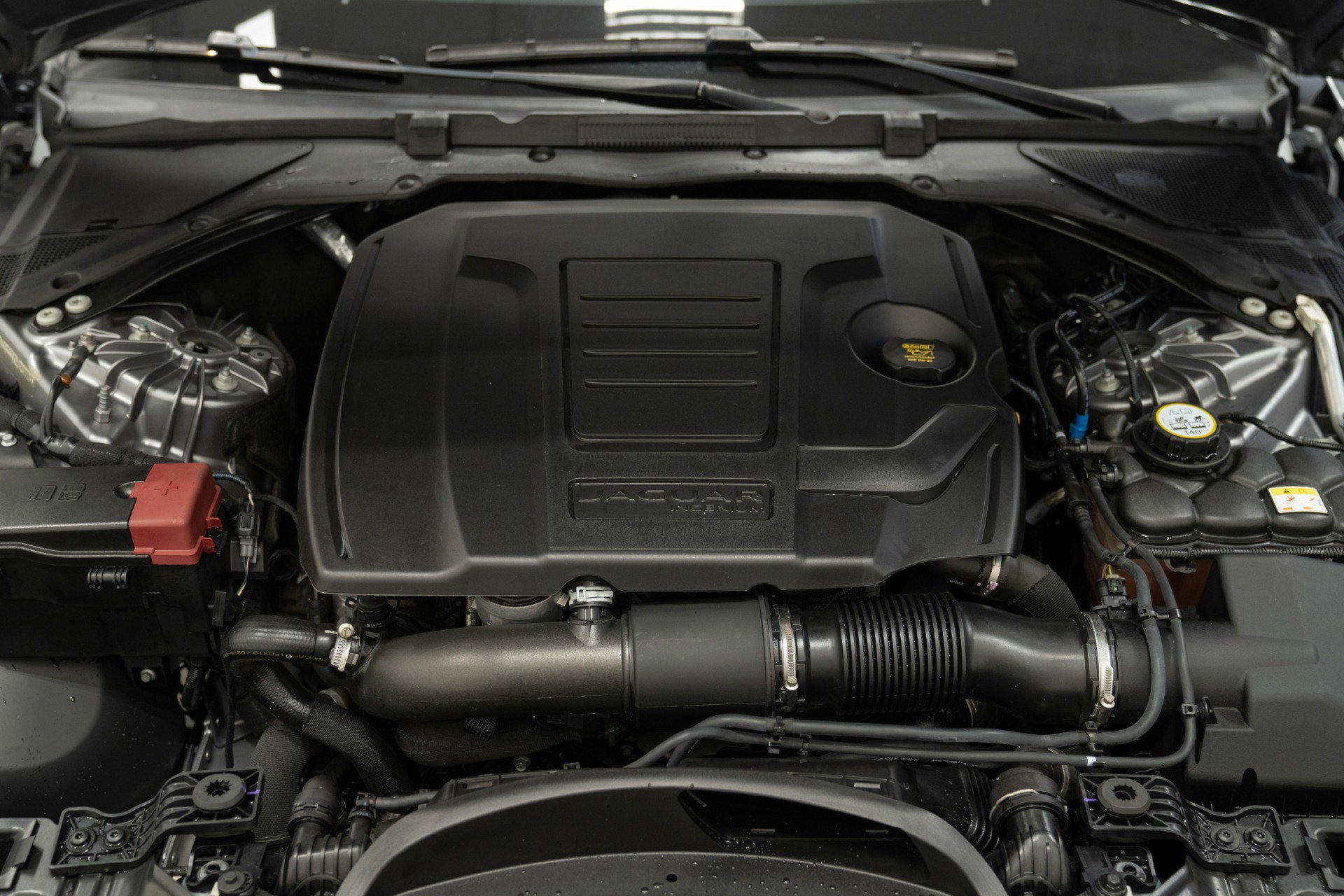 Used 2020 Jaguar XE S image 12