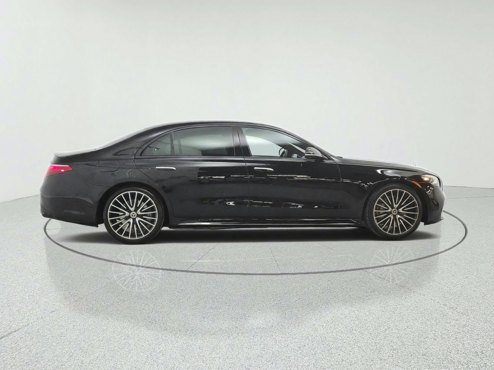 Used 2023 Mercedes-Benz S 580 4MATIC Sedan image 4