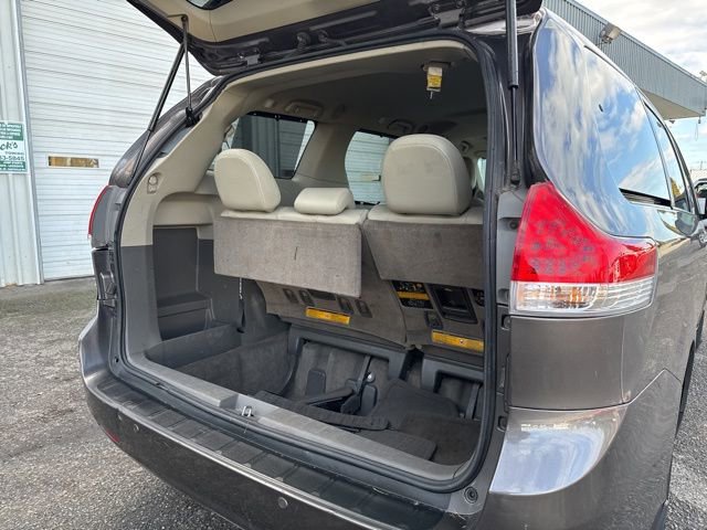 Used 2014 Toyota Sienna XLE image 18