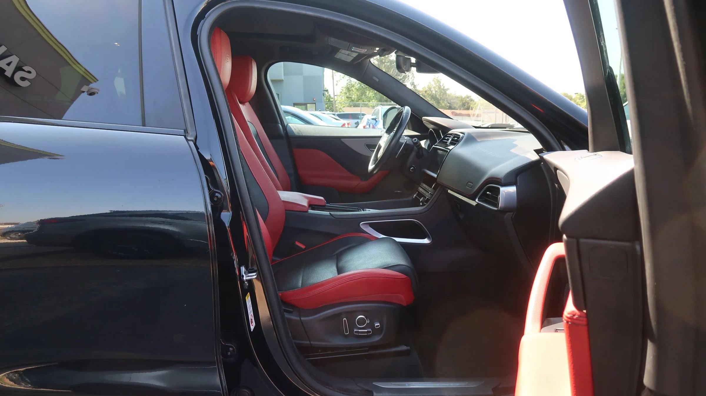 Used 2019 Jaguar F-PACE S AWD/4WD image 24