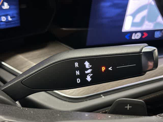 Used 2025 Chevrolet Suburban High Country AWD/4WD image 25