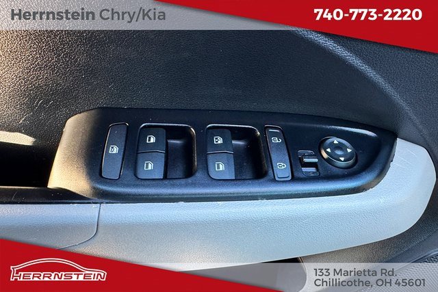 Used 2024 Hyundai Venue SEL image 17