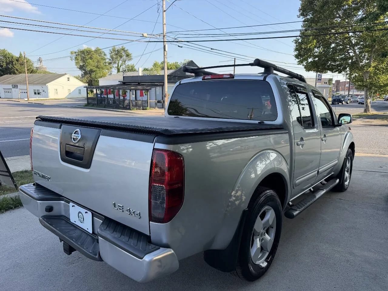 Used 2005 Nissan Frontier LE w/ (X01) Leather Pkg AWD/4WD image 6
