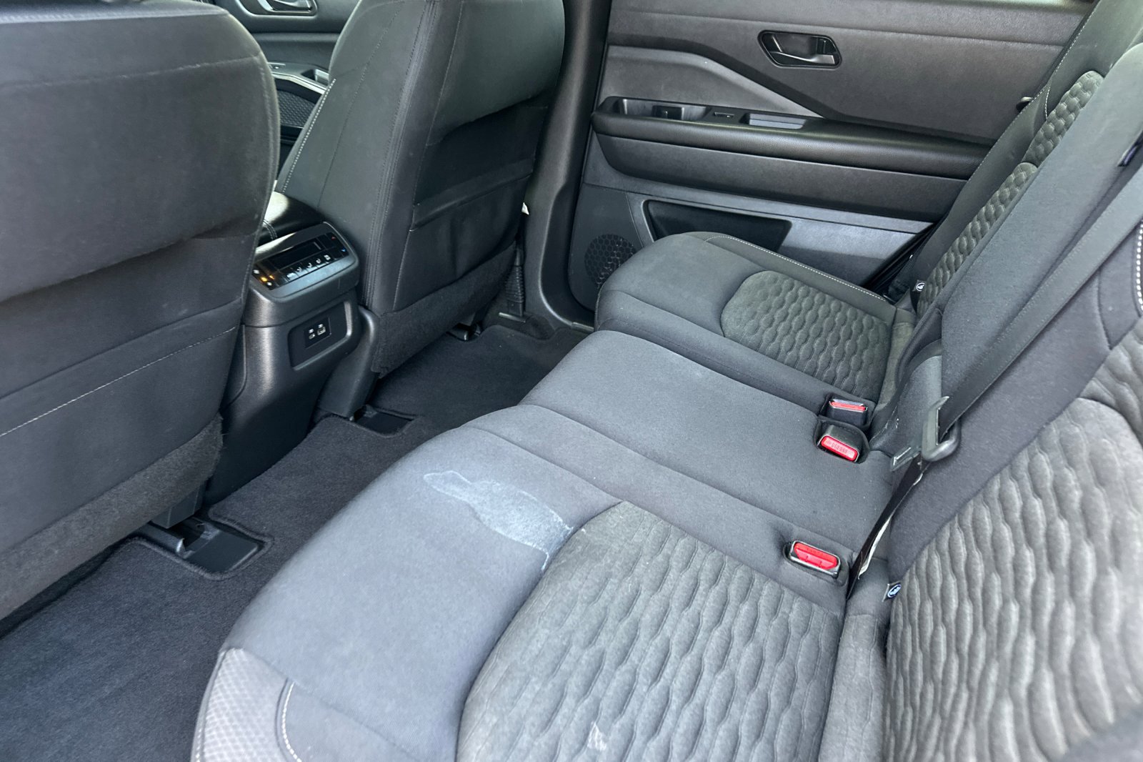 Used 2023 Nissan Pathfinder SV image 12