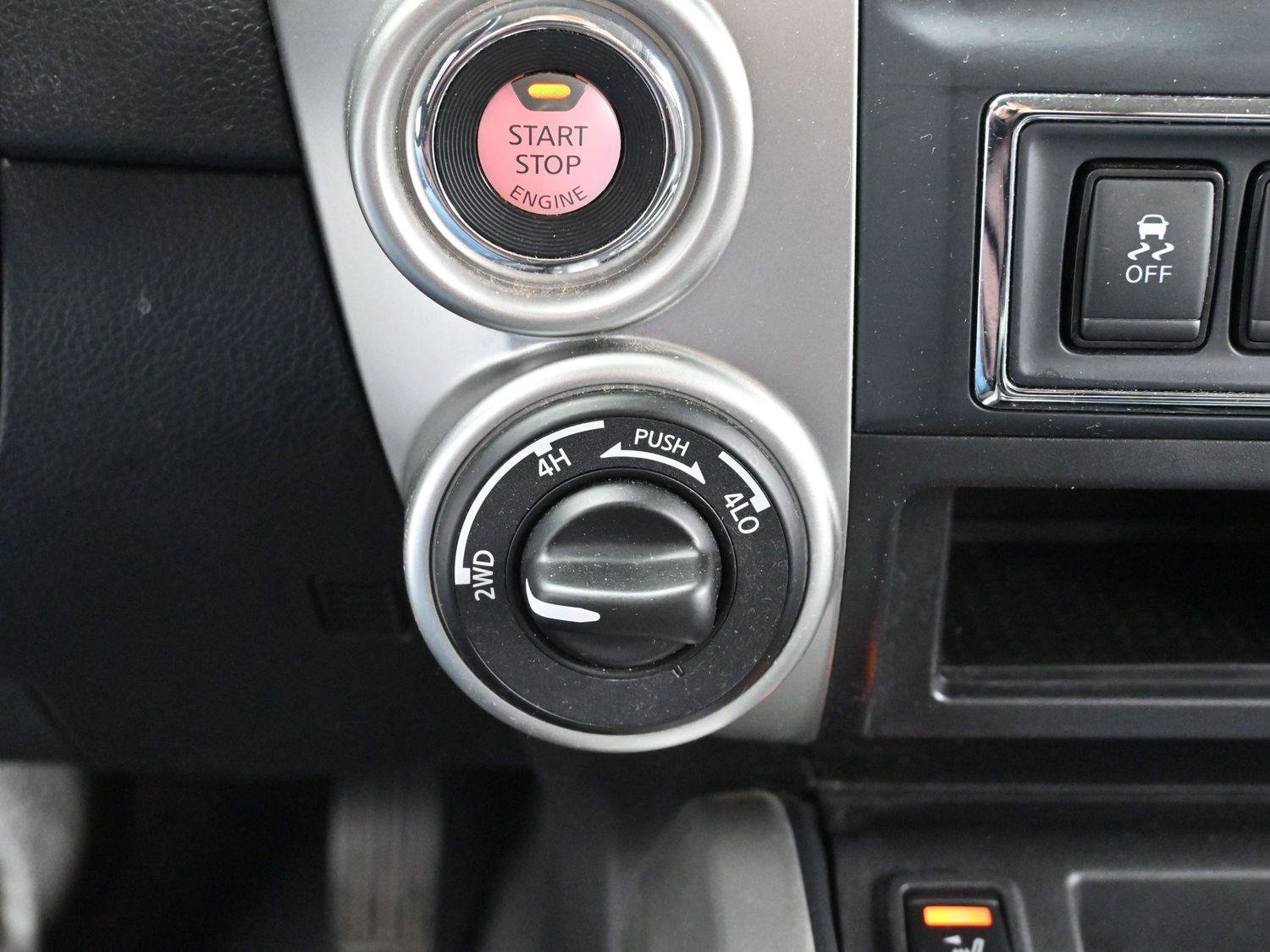 Used 2020 Nissan Titan SV w/ SV Convenience Package image 24