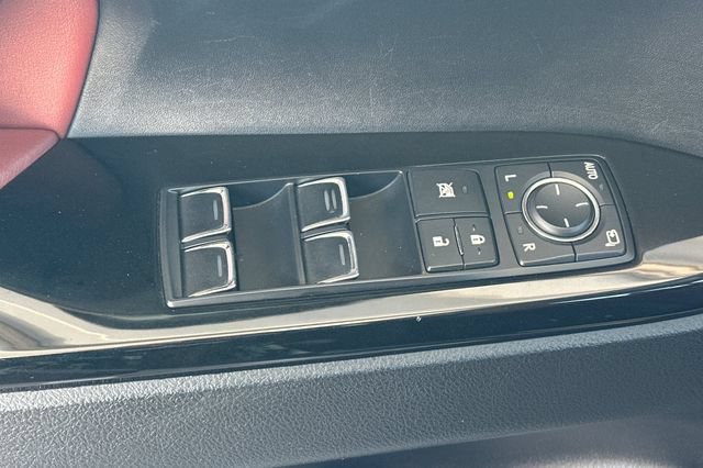 Used 2016 Lexus LX 570 4WD w/ Luxury Package image 13