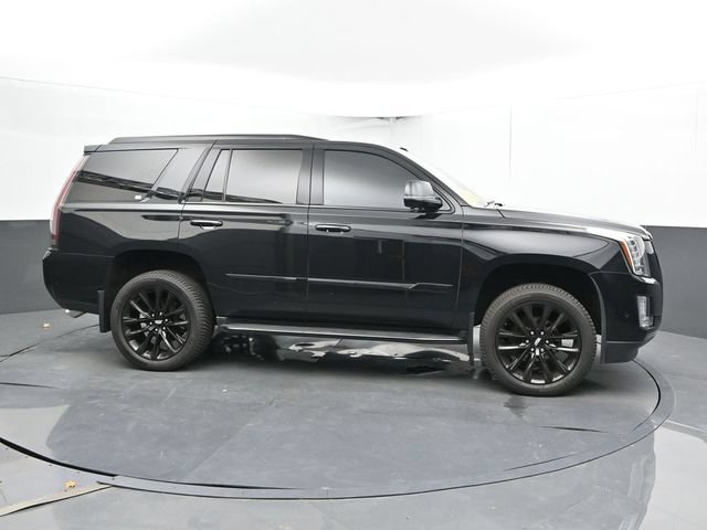 Used 2020 Cadillac Escalade Luxury w/ Escalade Sport Edition AWD/4WD image 4